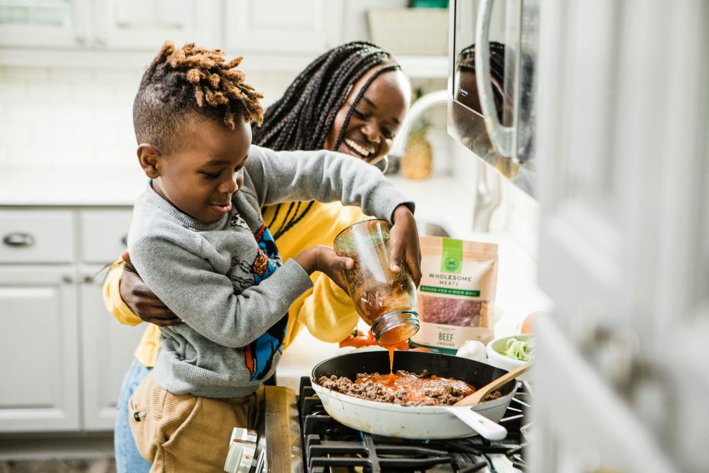 être le modèle de son enfant, apprendre a son enfant comment se comporter